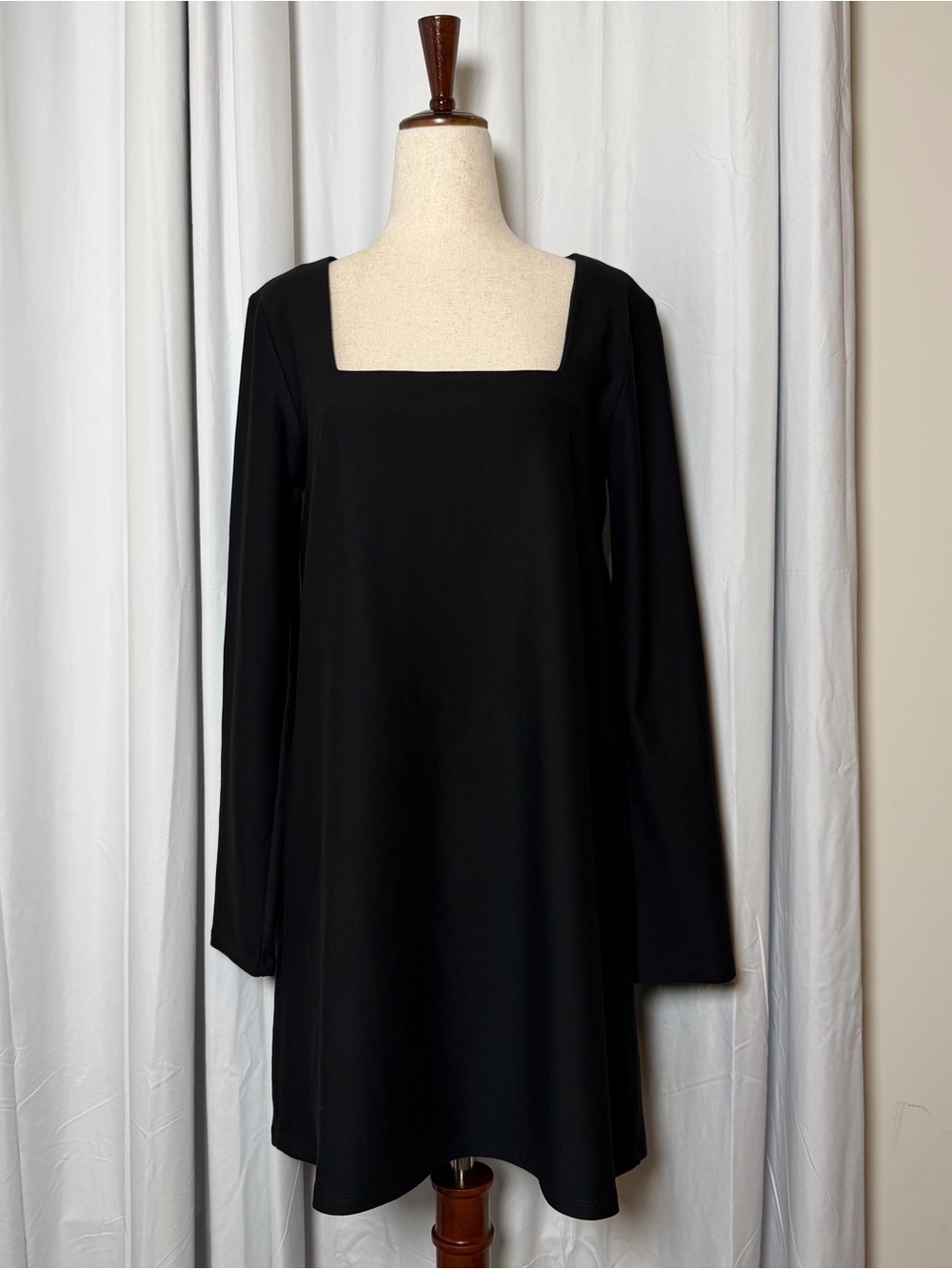 Tuckernuck Middleton Dress Black NWT Small - Picture 2 of 10